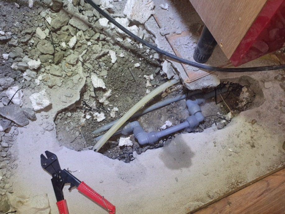 개구 부위 복구 — 방수·미장까지 마감한 상태